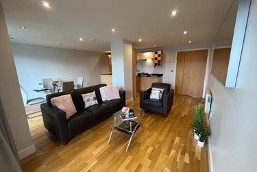 2 bed flat, Mackenzie House, Clarence Dock, Leeds, LS101PU - Image 1