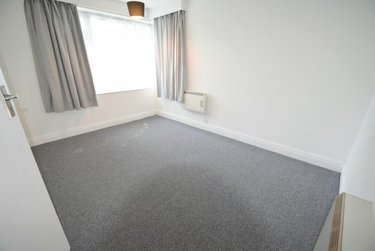 2 bed flat, Ghyll Lodge, Bingley, Bradford, BD161NH - Image 2