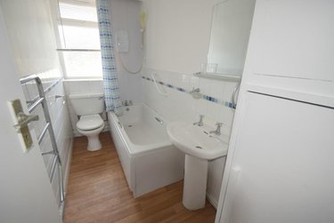 2 bed flat, Ghyll Lodge, Bingley, Bradford, BD161NH - Image 4