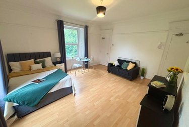 1 bed studio, Virginia House, Headingley, Leeds, LS62BR - Image 2