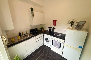 1 bed studio, Virginia House, Headingley, Leeds, LS62BR - Image 4
