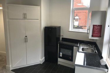 1 bed studio, 1 Norwood Terrace, Hyde Park, Leeds, LS61EA - Image 2