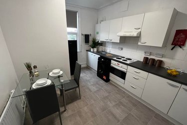 2 bed flat, Cardigan Road, Burley, Leeds, LS61LU - Image 7