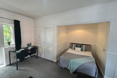 1 bed studio, Cumberland Court, Burley, Leeds, LS63BN - Image 2