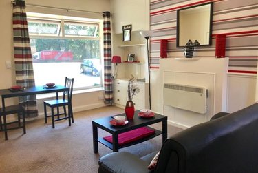 1 bed studio, Cumberland Court, Burley, Leeds, LS63BN - Image 2