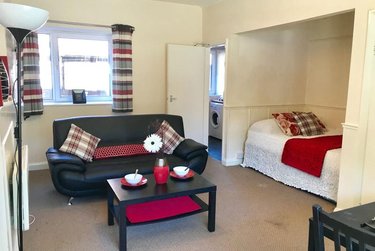 1 bed studio, Cumberland Court, Burley, Leeds, LS63BN - Image 4