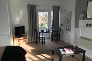 1 bed studio, Cumberland Court, Burley, Leeds, LS63BN - Image 2
