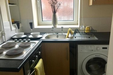 1 bed studio, Cumberland Court, Burley, Leeds, LS63BN - Image 4