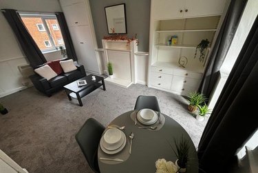 1 bed studio, Cumberland Court, Burley, Leeds, LS63BN - Image 2