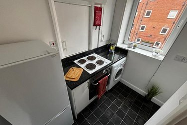 1 bed studio, Cumberland Court, Burley, Leeds, LS63BN - Image 3