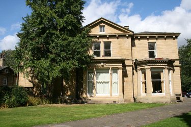 2 bed flat, Ridgeway House, Rampart Road, Leeds, LS62DZ - Image 1