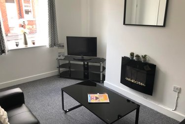 2 bed house, Kelsall Avenue, Hyde Park, Leeds, LS61RB - Image 1