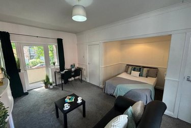 1 bed studio, Cumberland Court, Burley, Leeds, LS63BN - Image 1