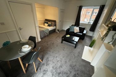 1 bed studio, Cumberland Court, Burley, Leeds, LS63BN - Image 2