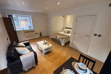 1 bed studio, Cumberland Court, Burley, Leeds, LS63BN - Image 1