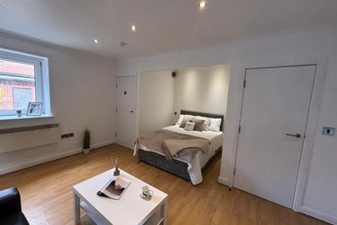 1 bed studio, Cumberland Court, Burley, Leeds, LS63BN - Image 2
