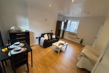 1 bed studio, Cumberland Court, Burley, Leeds, LS63BN - Image 4