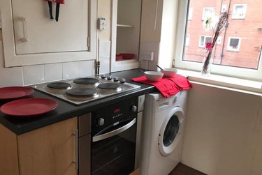 1 bed studio, Cumberland Court, Burley, Leeds, LS63BN - Image 3