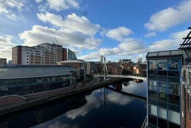2 bed flat, Langton's Wharf, Clarence Dock, Leeds, LS27EF - Image 10