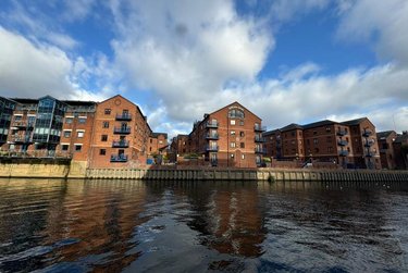 2 bed flat, Langton's Wharf, Clarence Dock, Leeds, LS27EF - Image 11