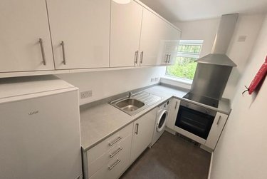 2 bed flat, Ghyll Lodge, Bingley, Bradford, BD161NH - Image 4