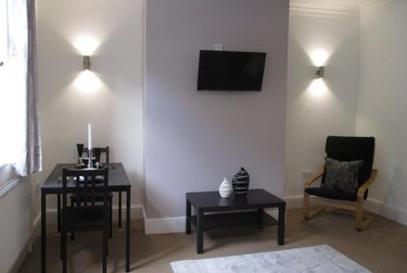 2 bed house, Station Parade, Kirkstall, Leeds, LS53HG - Image 3