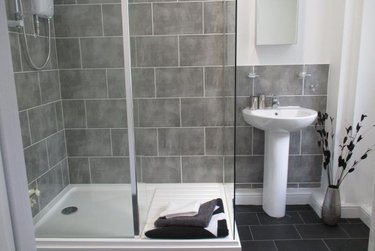 2 bed house, Station Parade, Kirkstall, Leeds, LS53HG - Image 6