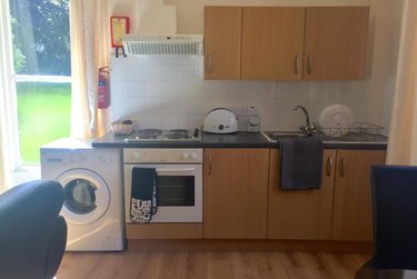 2 bed flat, Ridgeway House, Rampart Road, Leeds, LS62DZ - Image 2
