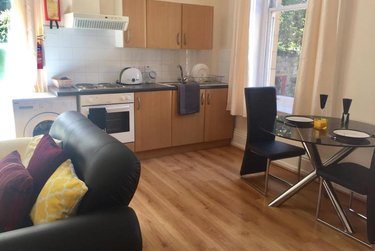 2 bed flat, Ridgeway House, Rampart Road, Leeds, LS62DZ - Image 12