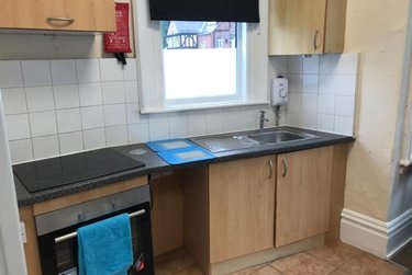 1 bed studio, 1 Norwood Terrace, Hyde Park, Leeds, LS61EA - Image 2