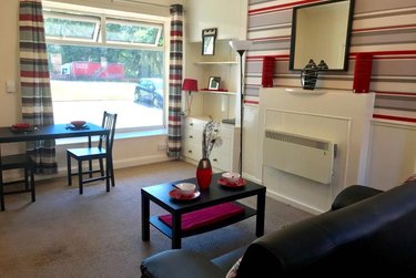 1 bed studio, Cumberland Court, Burley, Leeds, LS63BN - Image 1