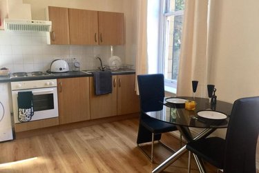 2 bed flat, Ridgeway House, Rampart Road, Leeds, LS62DZ - Image 3