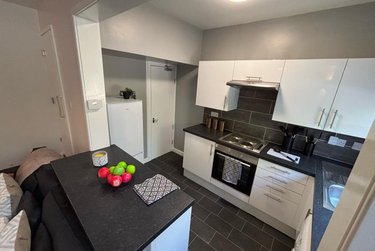 2 bed house, Station Parade, Kirkstall, Leeds, LS53HG - Image 3