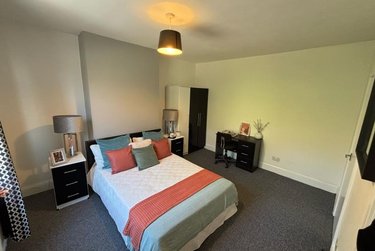 2 bed house, Station Parade, Kirkstall, Leeds, LS53HG - Image 5