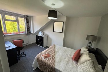 2 bed house, Station Parade, Kirkstall, Leeds, LS53HG - Image 7