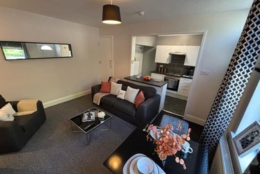 2 bed house, Station Parade, Kirkstall, Leeds, LS53HG - Image 8