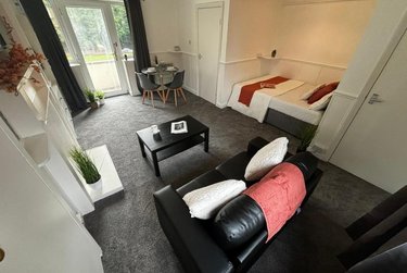 1 bed studio, Cumberland Court, Burley, Leeds, LS63BN - Image 1