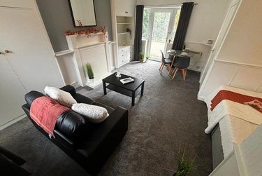 1 bed studio, Cumberland Court, Burley, Leeds, LS63BN - Image 2