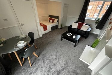 1 bed studio, Cumberland Court, Burley, Leeds, LS63BN - Image 3