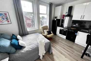 1 bed studio, 2 Regent Park Avenue, Rampart Road, Leeds, LS62AU - Image 4