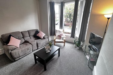 1 bed flat, 4a Brentwood Grove, Armley, Leeds, LS122DB - Image 1