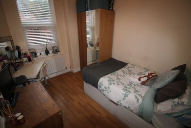 2 bed flat, Simonside Terrace, Heaton, Newcastle, NE65DR - Image 4