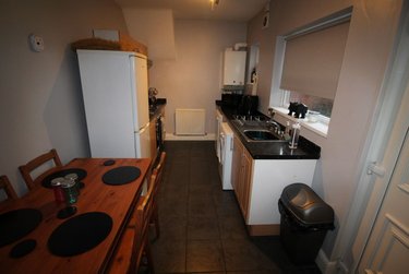 2 bed flat, Simonside Terrace, Heaton, Newcastle, NE65DR - Image 3
