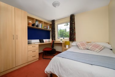 4 Bedroom Apartment – Classic Room - Image 1