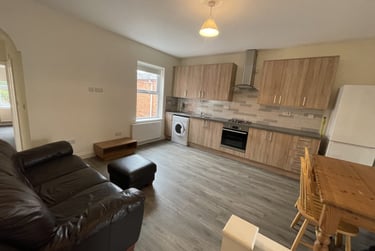 2 bed flat, Lorne Road, Clarendon Park, Leicester, LE21YG - Image 1