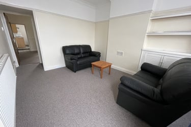 2 bed house, Knighton Fields Road East, Knighton, Leicester, LE26DR - Image 1