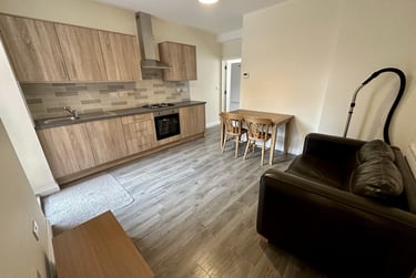 2 bed flat, Lorne Road, Clarendon Park, Leicester, LE21YG - Image 1