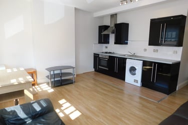 2 bed flat, Stretton Road, City Centre, Leicester, LE36BL - Image 1