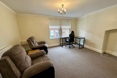 2 bed flat, Pope Street, Knighton, Leicester, LE26DX - Image 2