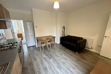 2 bed flat, Lorne Road, Clarendon Park, Leicester, LE21YG - Image 2